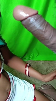 Desi Ganv Ki Larki Ki Dardanaak Gahri Gand Chudaee Uske Bhai Ne Ki, Kaala Land Gand Men Phans Gaya Aur Vah Chillane Lagi