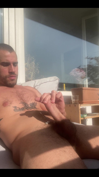 Deepandrough: Balkonda mastürbasyon yapıyor. Sabah Rutini