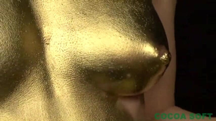 Cocoa Soft: The first pregnant woman in the gold paint
