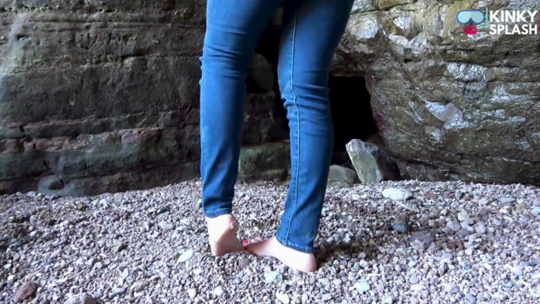 UKCuteGirl Lucy Lauren: Lifejat kazajka a džíny na pláži