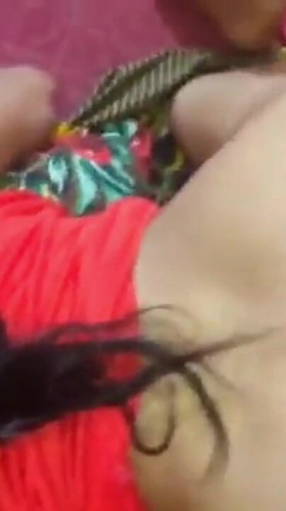 Kavita69: ホットなデシ・インディアンカップルの初めてのゴールデンナイトセックス