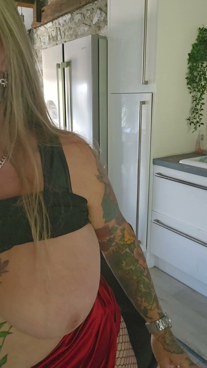 Kitty James: Чорна шкіра і 2 великих чорних ділдо
