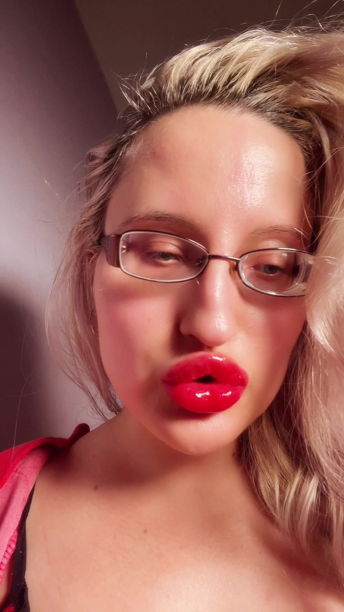 FinDom Goaldigger: Môi đỏ son môi màu đỏ bóng son tôn sùng findom goaldigger...
