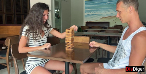 Dis Diger: Подруга потеряла свой анал в игре Jenga и была жестко трахнута в задницу