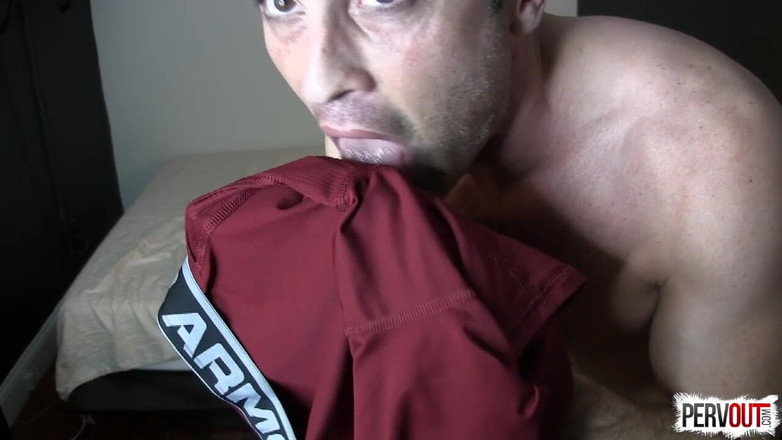 ManUpFilms: Lance je nadržená v tělocvičně