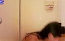 Saturno Squirt: POV heißes latina-schätzchen spielt in der badewanne und hat seifige...