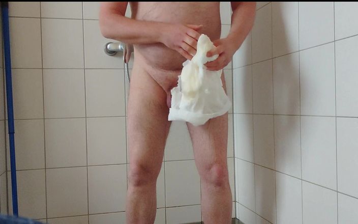 Carmen_Nylonjunge: Nylonjunge Incontinence Test 2, Urine