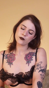Bisexuální povzbuzení fantazie tvé nezbedné přítelkyně