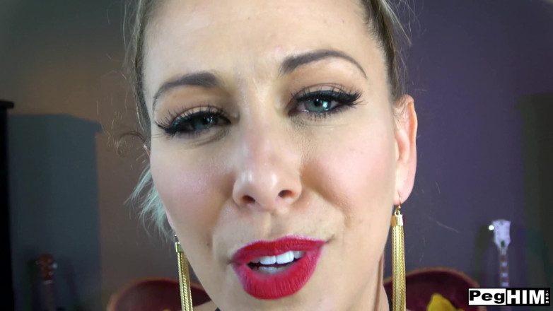 PEGHIM: Cherie Deville dubbla nävar och straffar hans anus