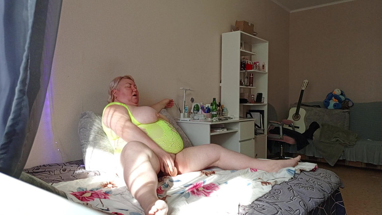 Zona901: Dikke kont, vlezig harig poesje en stiefmoeder met enorme tieten