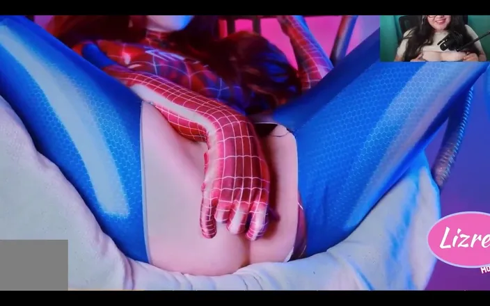 Lizren: Lizren reagisce ad un modello porno amatoriale