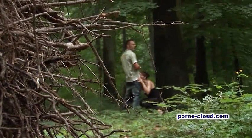 Porno Cloud: Milfs blowjob im freien