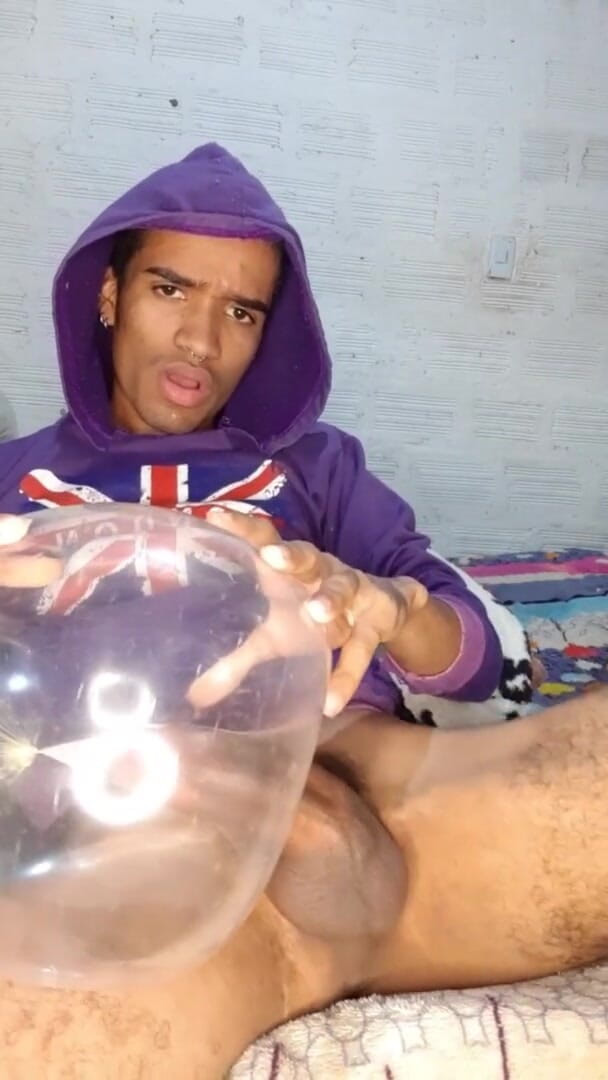 vergar4_daviid: Молодой мужчина мастурбирует с надутой Comdon