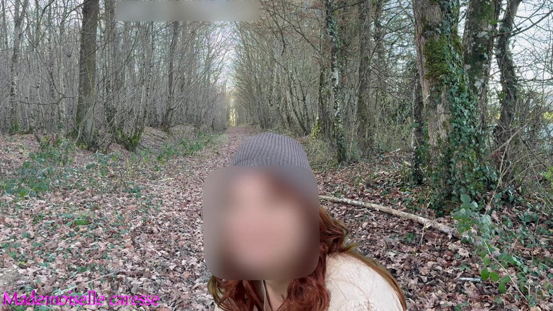 mademoisellecaresse: Saya menghisap orang asing di dalam hutan, Miss Caress