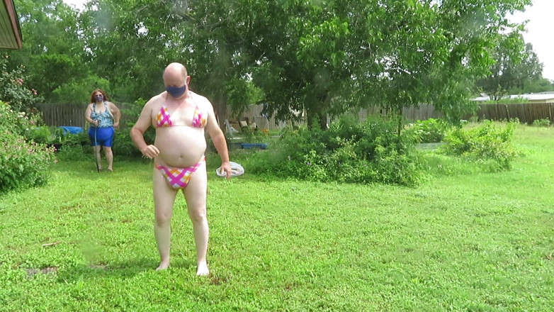 BBW nurse Vicki adventures with friends: Hloupá Sissy děvka a Paní V Hose Play