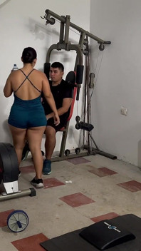 Nu era nimeni altcineva în sală, așa că au cedat tentațiilor