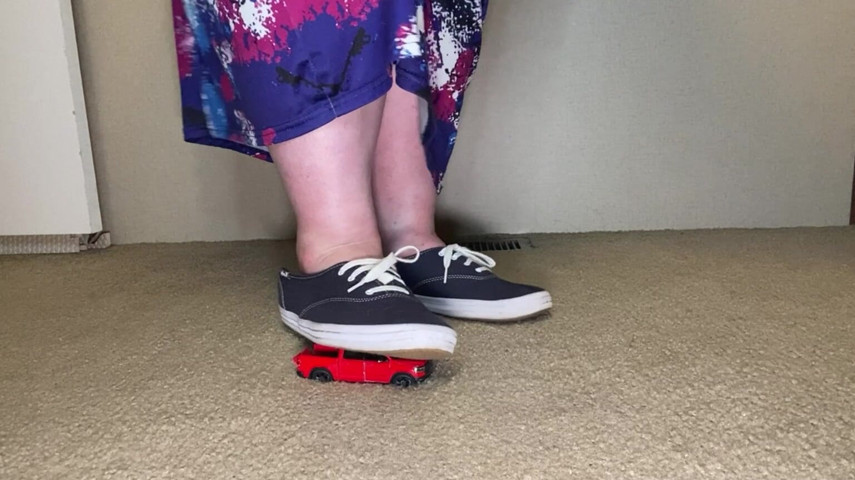 Giantess Stomps a Truck (BBW FART Queen: Bella Blast) Giantess Stomps a Truck (BBW FART Queen: Bella Blast)