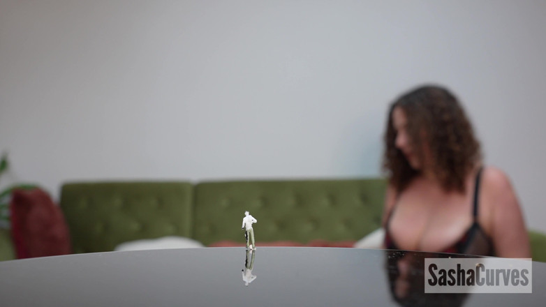 Sasha Curves: 巨人から逃げる