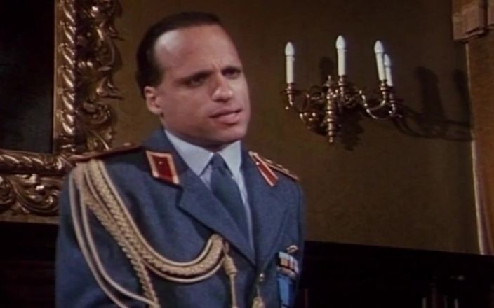 Inhonorof porn: Kelly Trump jako Mata Hari bierze wielkiego kutasa dowódcy aż...