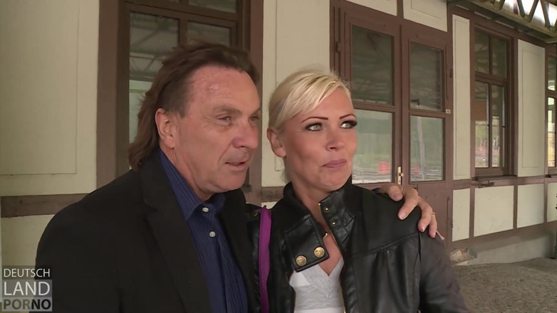 German Porn: Vivian Schmitt passa del tempo con un cazzo perché il...