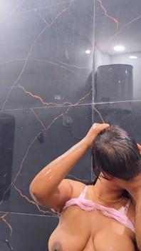 Videoclip cu sex dur cu indiancă desi bhabhi la baie