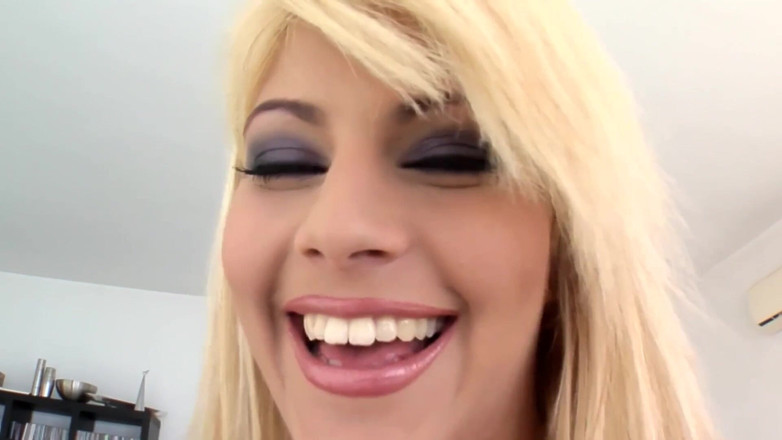 EroticOnlyClips: Blondynka anal uzależniona w seksownej sukience kabaretki dostaje gorącą sesję...