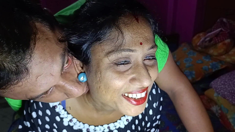 Bengali-coupel: Indian Bengali Pinki Vabi Berkongkek di Davor Dan Start Priyod