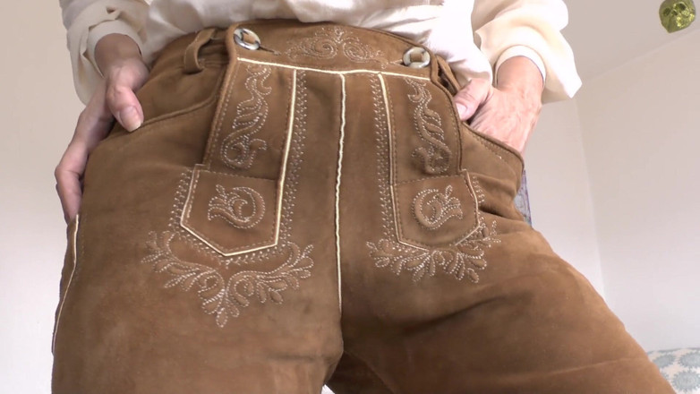 Lady Victoria Valente: Bavaria Lederhosen: Jadi penghidu pantat dan air mani saya, Lady...