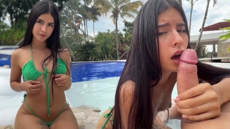 camilamendez7: Dando um boquete para meu melhor amigo na piscina. Eu...