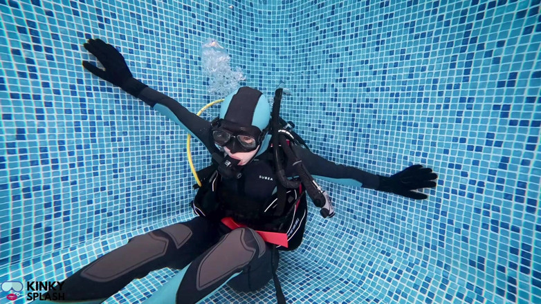 UKCuteGirl Lucy Lauren: Scuba Skills Underwater Training Session