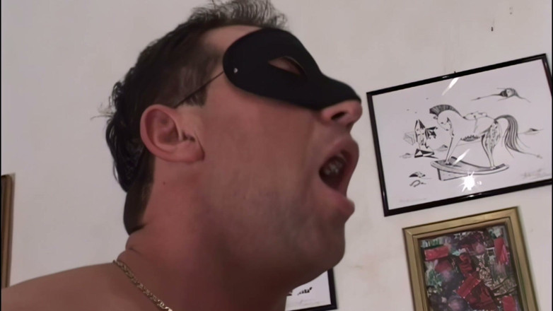 Italians at Home: Couple in Masks Has Sex in Front of the Cast