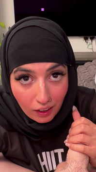 Hijabi Girl Sucks a White Cock Whilst Her Parents Are Upstairs