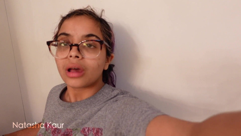 Natasha Kaur: बालों वाली एकल और बी/जी पेशाब संकलन