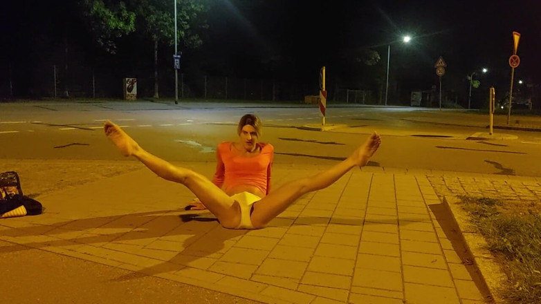 sweetfeet29: Dalam seluar dalam di jalan pada waktu malam