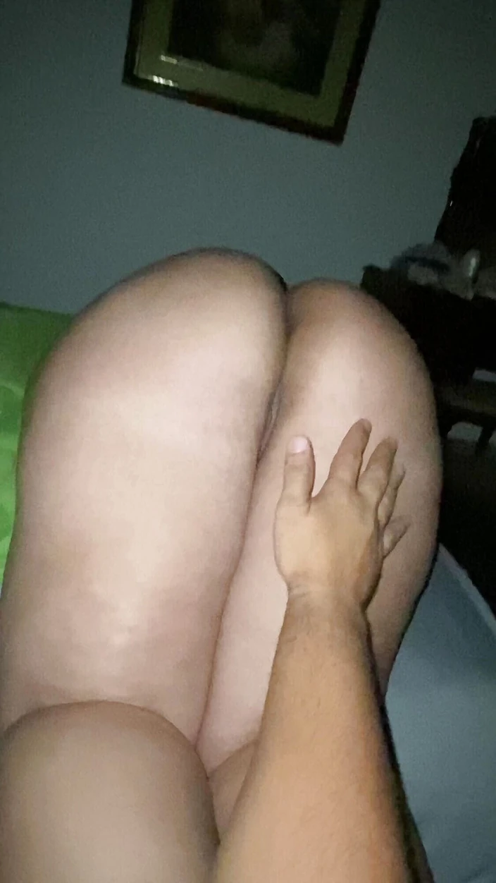 Soraya Culona: MILF Big Ass Squirts on My Hand, Her Hot Fluids...