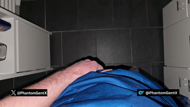 PhantomGentX: ドイツの医師がこっそりトイレに行き、秘密を手で引き出す - ファントムジェントX