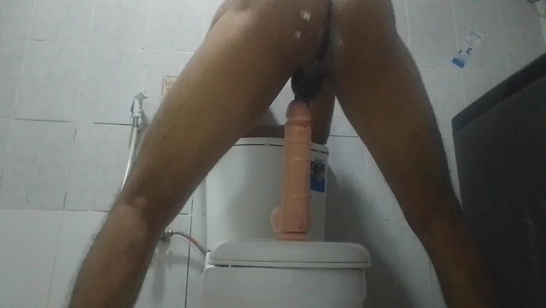 newvan: Můj zadek chce .... hluboká jízda 13" velký dildo.srílanský sexy chlapec