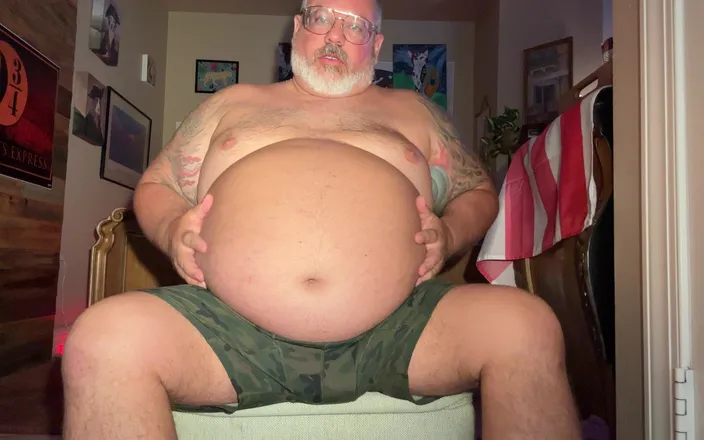 Hand-Free-Daddy-Chub: Hand Free Big Load
