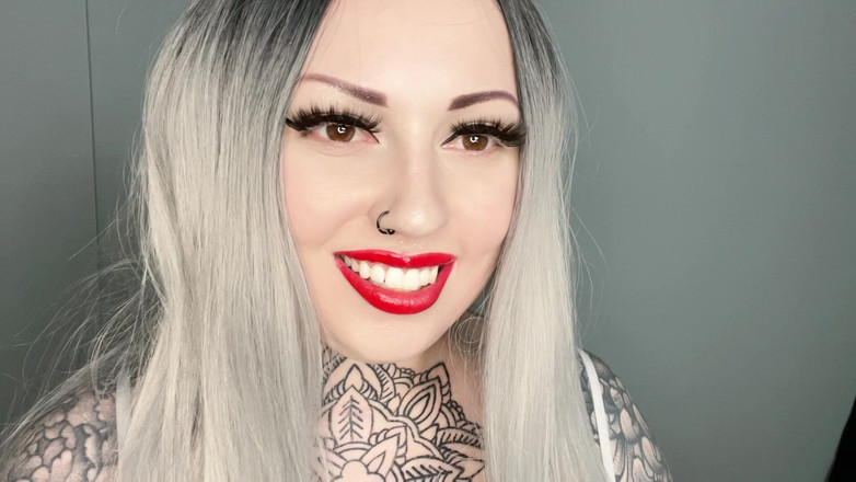 Miss Valentina: Branlette sur mon visage ahegao