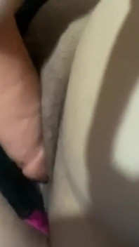 Ik vind de kinky kleine hoer babyluna939 masturberend en ik vul haar met mijn sperma deel 2