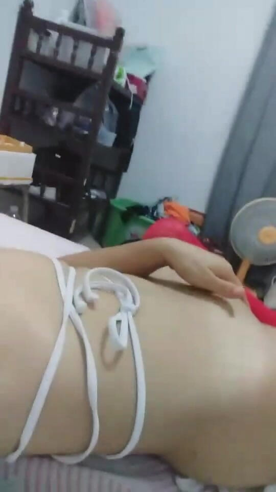 Lucky Kik: 幸运的kik为你训练深喉和她的