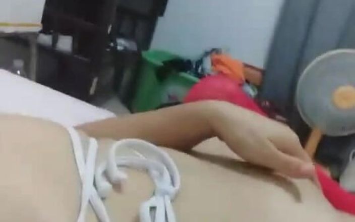 Lucky Kik: Norocoasa Kik Train adânc în gât și găurile ei pentru tine