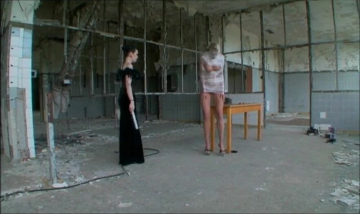Absolute BDSM films - The original: Lesbian domination outdoor