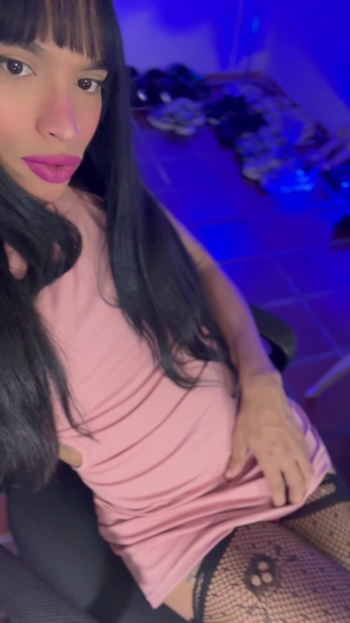 Valera Toro: Modelo Mis Piernas Y Mi Gran Culo Y Mucha Leche