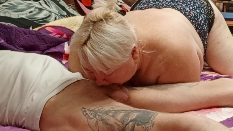 Zona901: Gura adâncă a mamei vitrege ia toată sperma și înghite