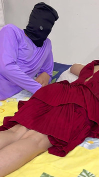 Pizda strâmtă a surorii vitrege Sunaina și fundul gros futut - film sexual complet în hindi