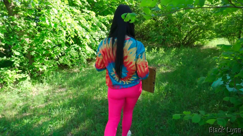 YSP Studio: Brunette Hippie Makes Outdoor Handjob for Free