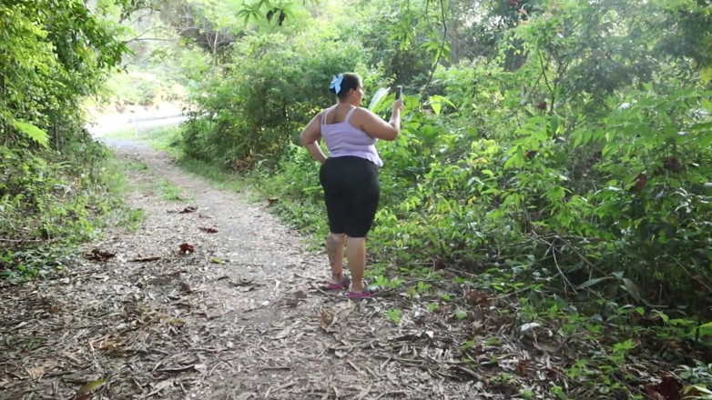 Lexly_16: I Suck a Stranger in Public While I Wait for...