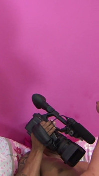 Słodka blondynka loszka zerżnięta w POV od kolesia BBC na łóżku
