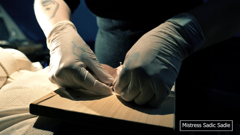 Sadic Sadie: Zum ersten Mal Kugeln und eine Nadel durch deine Eichel...